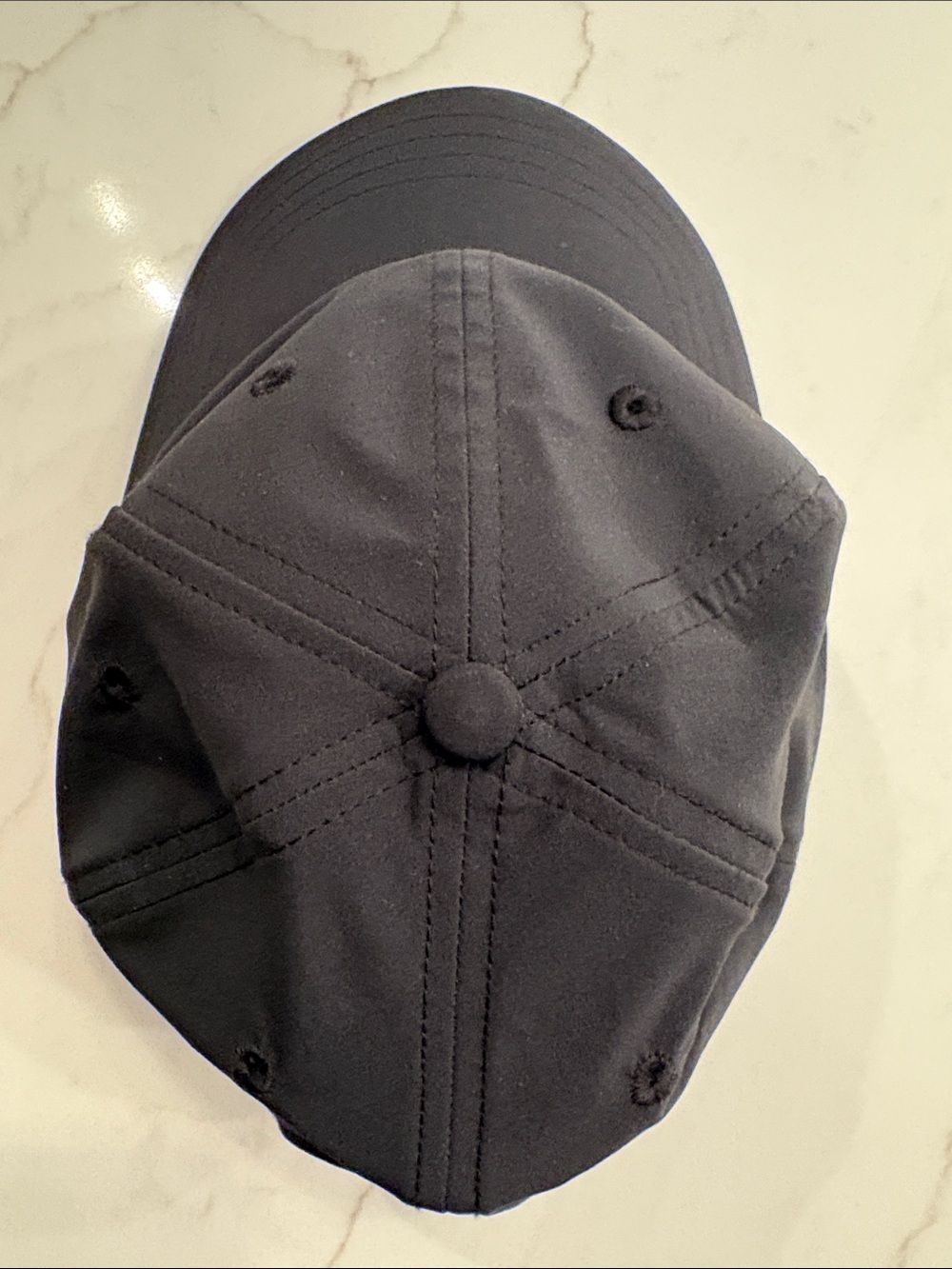 Alo Performance Off-Duty Cap - Picture 6 of 6